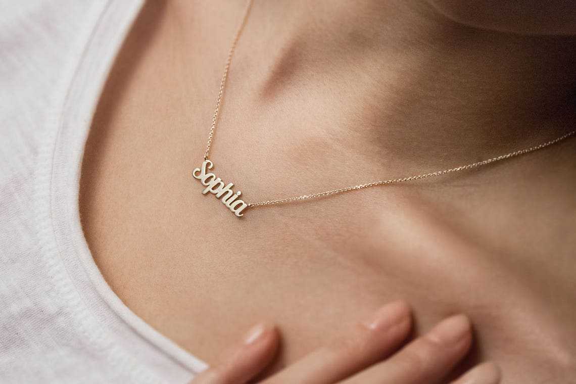 18k gold name deals pendant